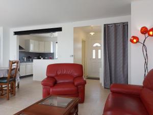 Maisons de vacances Maison familiale au calme avec jardin et barbecue - FR-1-581-144 : photos des chambres