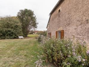 B&B / Chambres d'hotes Chambres avec salle d-eau privative, petit-dejeuner et terrasse a Melin - FR-1-583-289 : photos des chambres