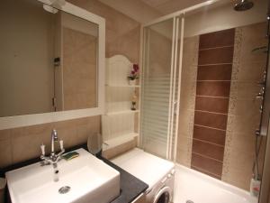 Appartements Superbe studio renove au coeur de Chamrousse, a 50m des pistes - FR-1-340-285 : photos des chambres