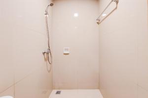 Cozy Stay Studio at Tree Park City BSD Apartment By Travelio