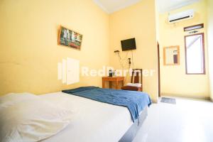 Surabaya Jaya Hotel near Soekarno Hatta Airport Redpartner