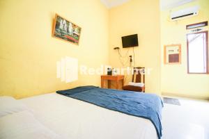 Surabaya Jaya Hotel near Soekarno Hatta Airport Redpartner