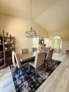 Romantic Fragrant Sauna & Cozy Pool with French 3br