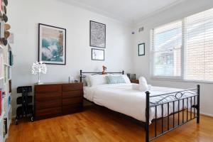 Beach Side Getaway - Brighton Le-Sands 2 Bedroom Apartment