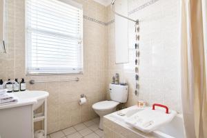 Beach Side Getaway - Brighton Le-Sands 2 Bedroom Apartment