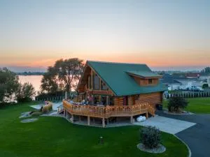 Lakefront Cabin, HotTub, Boat Launch - Moses Lake