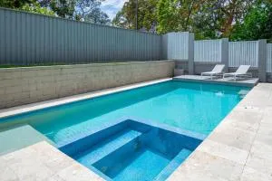 Oatley Escape with Pool Relax in Style & Elegance - Sandy Point