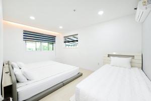 Vine family and kids four season pool villa