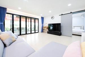 Vine family and kids four season pool villa