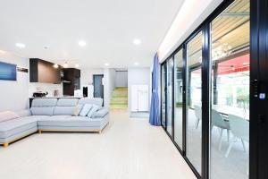 Vine family and kids four season pool villa