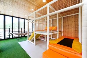 Vine family and kids four season pool villa