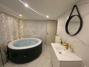 T2 avec Jacuzzi et jardin près de Giverny et de La Roche-Guyon