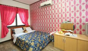 Silver Glowing Sea Pension