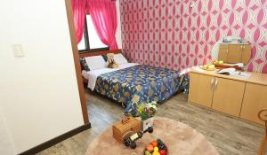 Silver Glowing Sea Pension