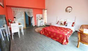 Silver Glowing Sea Pension