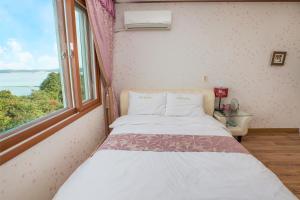 Taean Napoli Pension