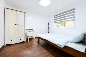 Forest Squirrel Pension