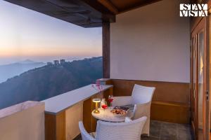 StayVista at Nook - Elysium Estate Cozy 2BR, Bonfire Valley View