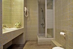 Hotels The Originals City, Hotel de Bordeaux, Bergerac (Inter-Hotel) : Chambre Simple Standard avec Climatisation
