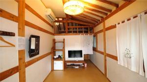 Jeonju Yeonwoodang Hanok Stay