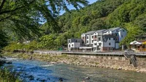 Namwon Jirisan Snake Temple Pension - Namwon