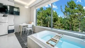 Gangneung HELLO 4000 Pension - Yangchi-maŭl