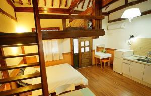 Jeonju Namugeuneul and Geunsoonae Chogajip