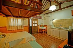 Jeonju Namugeuneul and Geunsoonae Chogajip