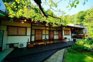 Jeonju ggumgguneunnalgae guesthouse