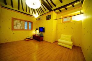 Jeonju ggumgguneunnalgae guesthouse