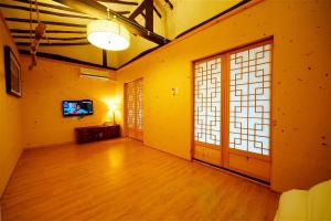Jeonju ggumgguneunnalgae guesthouse