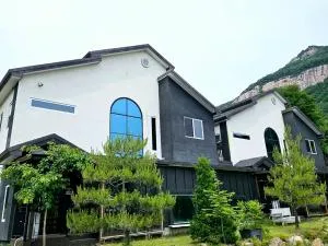 Poam Mountain Pool Villa Pension - Danyang