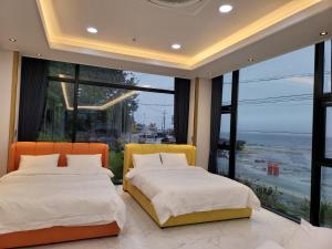 yongdeok marryel poolvilla