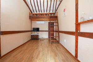 Jeonju Hanok Maeul Sukbak Byeolbit Goong