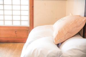 Jeonju Hanok Maeul Sukbak Byeolbit Goong