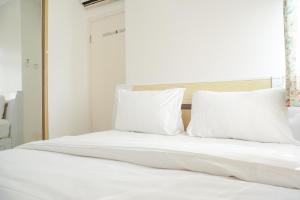 Nice and Modern 2BR at Green Pramuka City Apartment By Travelio