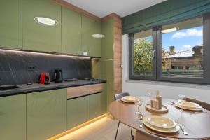 High-end Studios close to Old Town