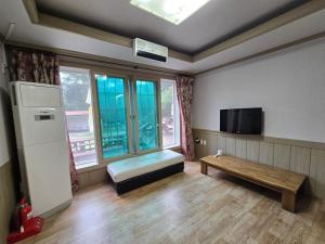 Dolmadang Cheongsu Pension