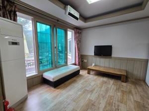 Dolmadang Cheongsu Pension