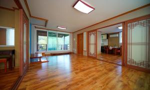 Buan Mookbang Sandle Gookhwa Pension