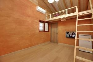 Jeonju Hanok Maeul Alkongdalkong Darakbang