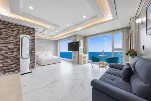 Samcheok white romantic pension