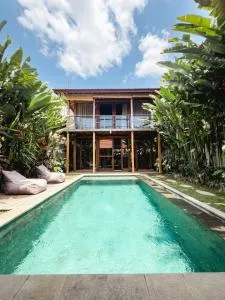 Elegant Wabi-Sabi Villa Near Seseh Beach - Munggu