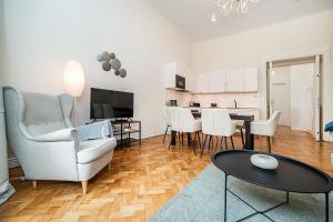 Bright Apartment with Terrace