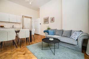 Bright Apartment with Terrace