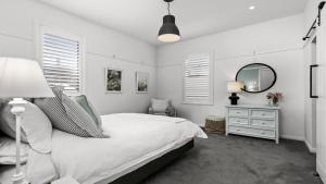 Beautifully Renovated Period Property Walking Distance To Cbd
