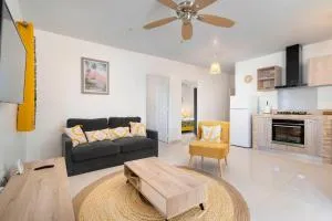 Fare Mehiata 2, free canoe - Vaïare