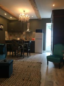 Hotels Logis Hotel Le Glacier : Studio Familial