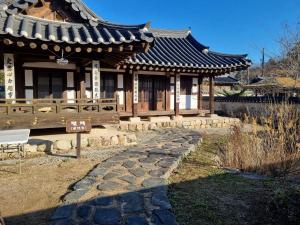 Cheongbaek Hanok Pension