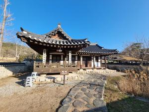 Cheongbaek Hanok Pension